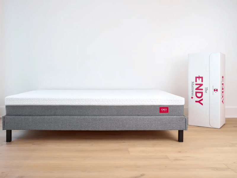 Endy mattress on platform with box from the mattress to the right of the bed